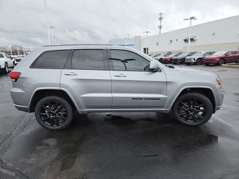 Used 2019 Jeep Grand Cherokee Altitude image 18