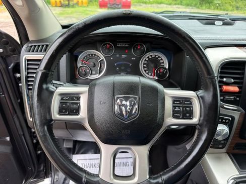 Used 2018 RAM 1500 Laramie w/ Convenience Group AWD/4WD image 16