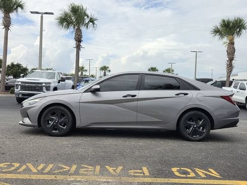 Used 2023 Hyundai Elantra SEL FWD image 3