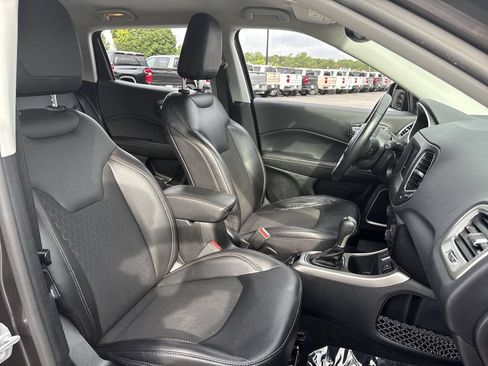 Used 2018 Jeep Compass Latitude w/ Popular Equipment Group FWD image 25