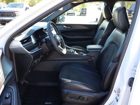 Used 2024 Jeep Grand Cherokee L Altitude image 9