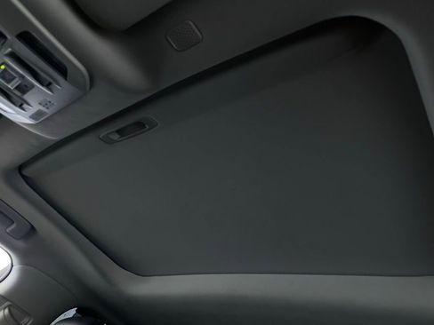 Used 2020 Toyota Highlander XLE image 57