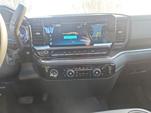 Used 2024 Chevrolet Silverado 1500 LT image 11