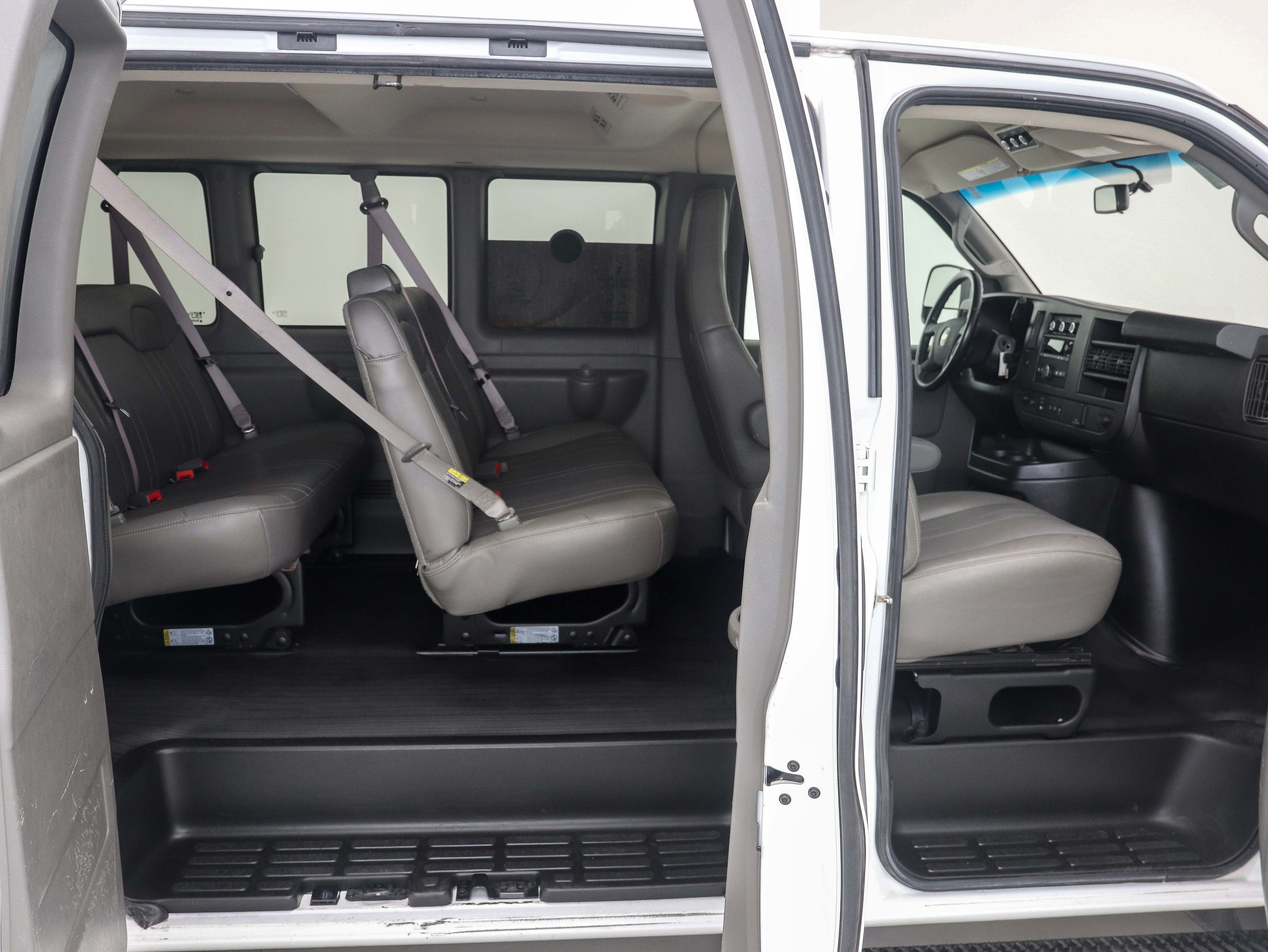Used 2021 Chevrolet Express 3500 LS RWD image 12