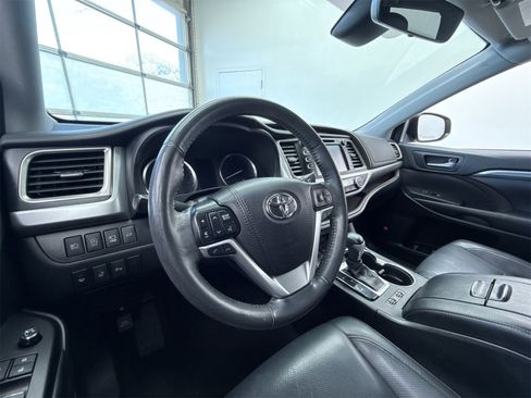 Used 2019 Toyota Highlander Limited Platinum image 12