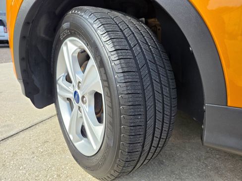 Used 2016 Ford Escape SE w/ Equipment Group 201A FWD image 16
