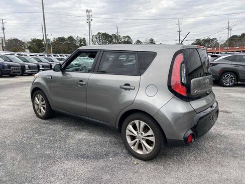 Used 2016 Kia Soul + image 12