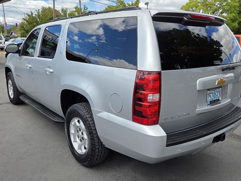 Used 2012 Chevrolet Suburban LT w/ Luxury Package AWD/4WD image 11
