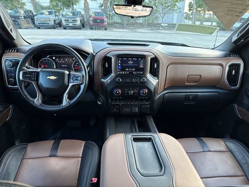 Used 2021 Chevrolet Silverado 1500 High Country w/ Technology Package image 5