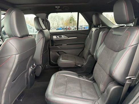 Used 2025 Ford Explorer ST image 16