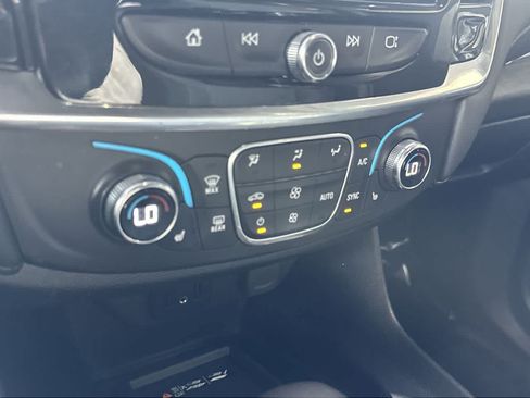 Used 2023 Chevrolet Traverse LT FWD image 20
