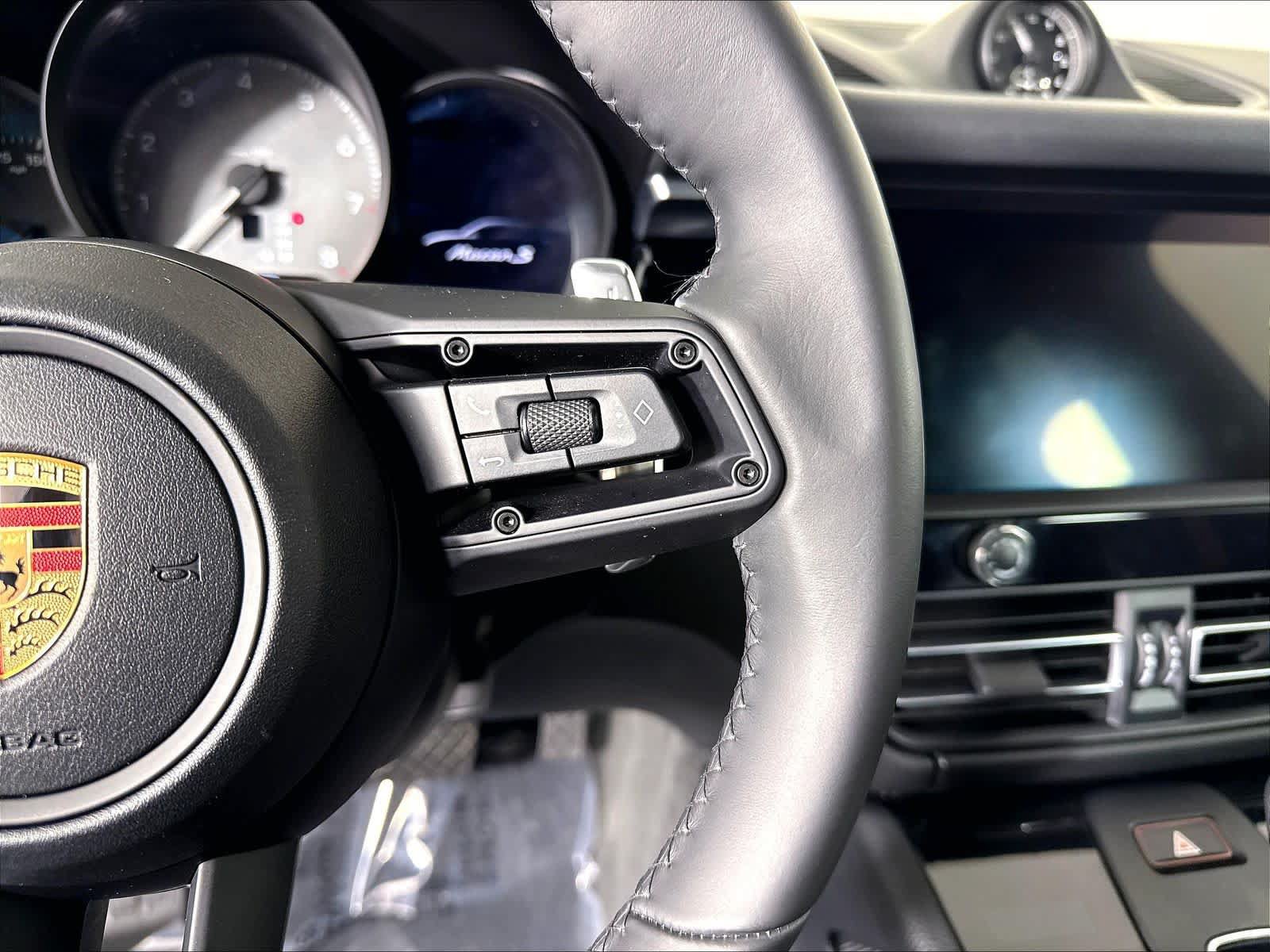 Certified 2023 Porsche Macan S AWD/4WD image 27