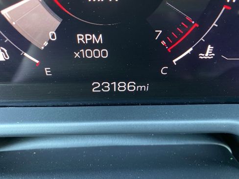 Used 2025 GMC Acadia Elevation image 6