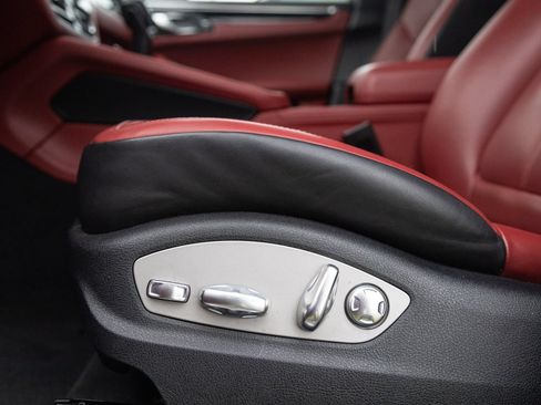 Certified 2023 Porsche Macan S AWD/4WD image 21