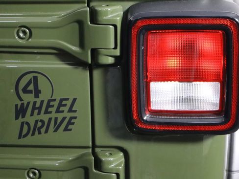 Used 2022 Jeep Wrangler Unlimited Sport image 37