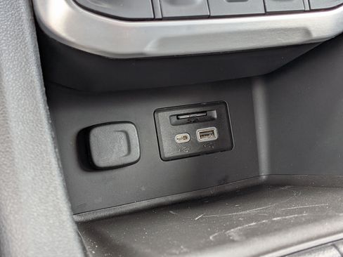 Used 2020 GMC Acadia SLT w/ Driver Alert Package II FWD image 31