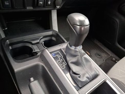 Used 2022 Toyota Tacoma TRD Sport image 12