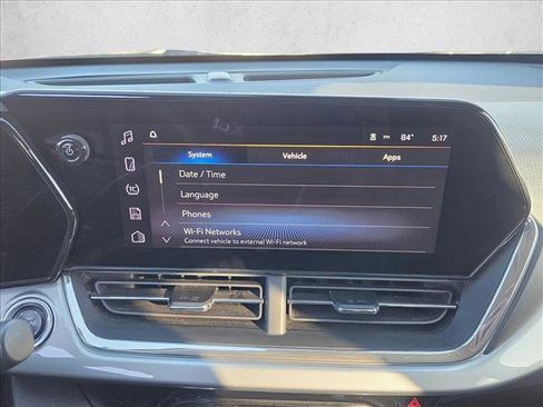 Used 2025 Chevrolet Trax LT FWD image 12