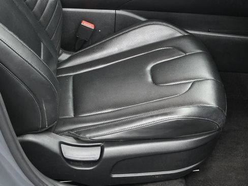 Used 2025 Hyundai Elantra Limited FWD image 11