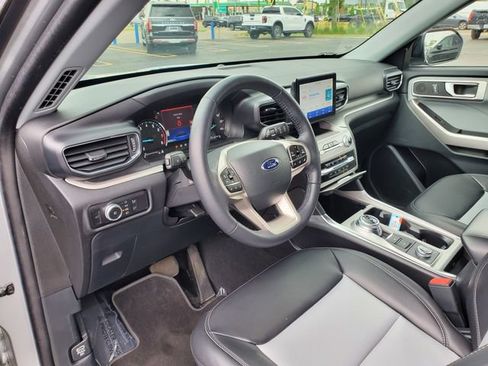 Used 2023 Ford Explorer XLT w/ Equipment Group 202A AWD/4WD image 11