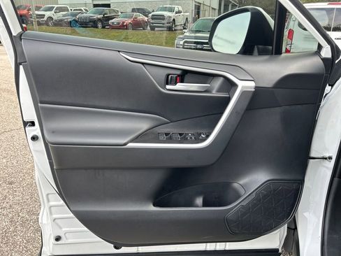 Used 2025 Toyota RAV4 XLE Premium image 9