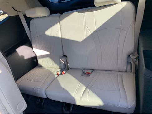 Used 2022 Buick Enclave Avenir w/ Avenir Technology Package image 25