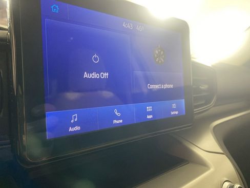 Used 2022 Ford Explorer XLT image 3