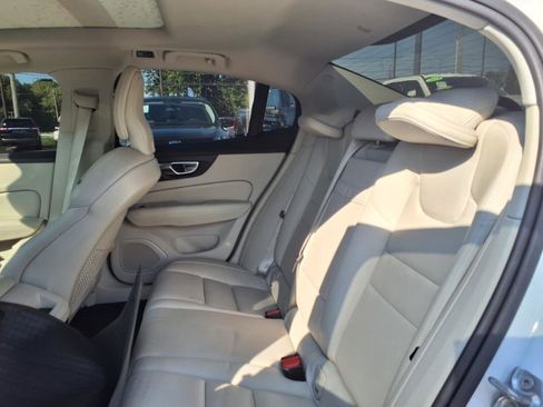Used 2020 Volvo S60 T5 Momentum w/ Protection Package Premier image 9