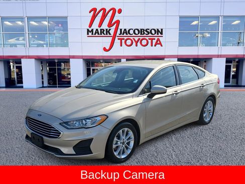 Used 2019 Ford Fusion SE image 1