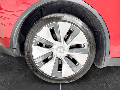 Used 2021 Tesla Model Y Long Range image 36