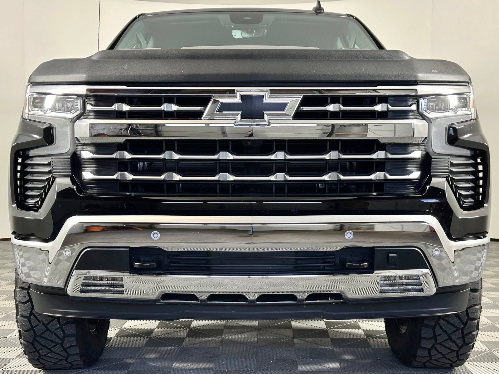 Used 2023 Chevrolet Silverado 1500 LTZ w/ Technology Package AWD/4WD image 24