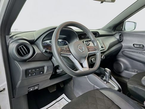 Used 2020 Nissan Kicks S image 10