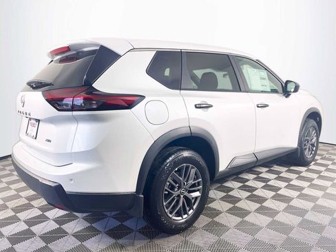 Used 2025 Nissan Rogue S AWD/4WD image 2