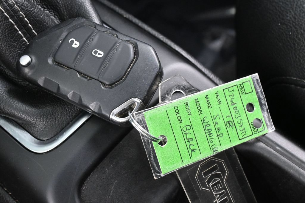 Used 2018 Jeep Wrangler Unlimited Sahara AWD/4WD image 28