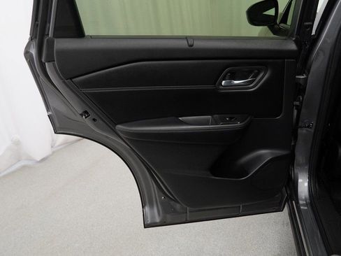 Used 2024 Nissan Rogue SV w/ SV Premium Package image 44