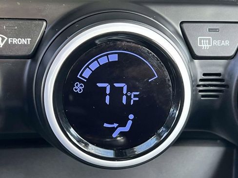 Used 2024 Hyundai Venue Limited image 38