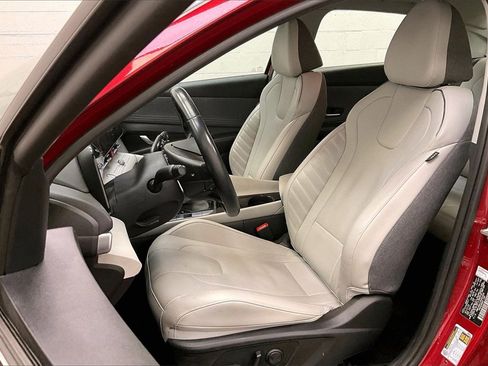 Used 2023 Hyundai Elantra Limited image 13