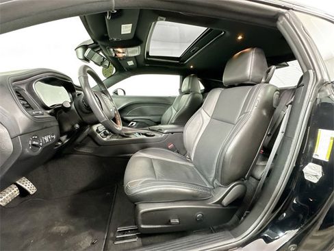 Used 2023 Dodge Challenger SXT w/ Plus Package image 4