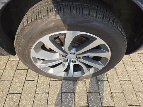 Certified 2025 Land Rover Discovery Sport S AWD/4WD image 9