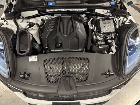 Used 2024 Porsche Macan AWD/4WD image 25