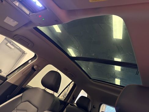 Used 2025 Volkswagen Atlas Peak Edition SE image 30