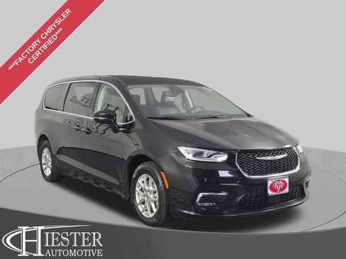 Used 2024 Chrysler Pacifica Touring-L FWD image 1