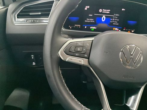 Used 2022 Volkswagen Tiguan SE FWD image 24