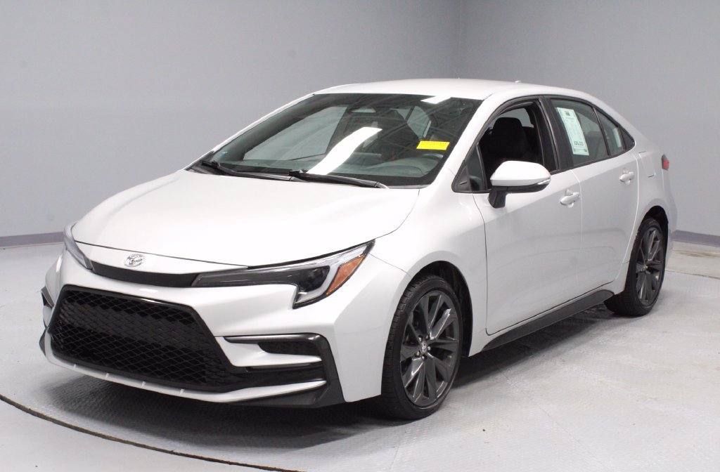 Used 2025 Toyota Corolla SE FWD image 4