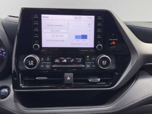 Used 2020 Toyota Highlander LE FWD image 28