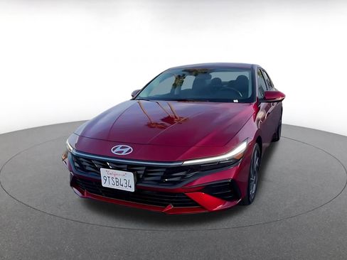 Used 2025 Hyundai Elantra Limited image 4