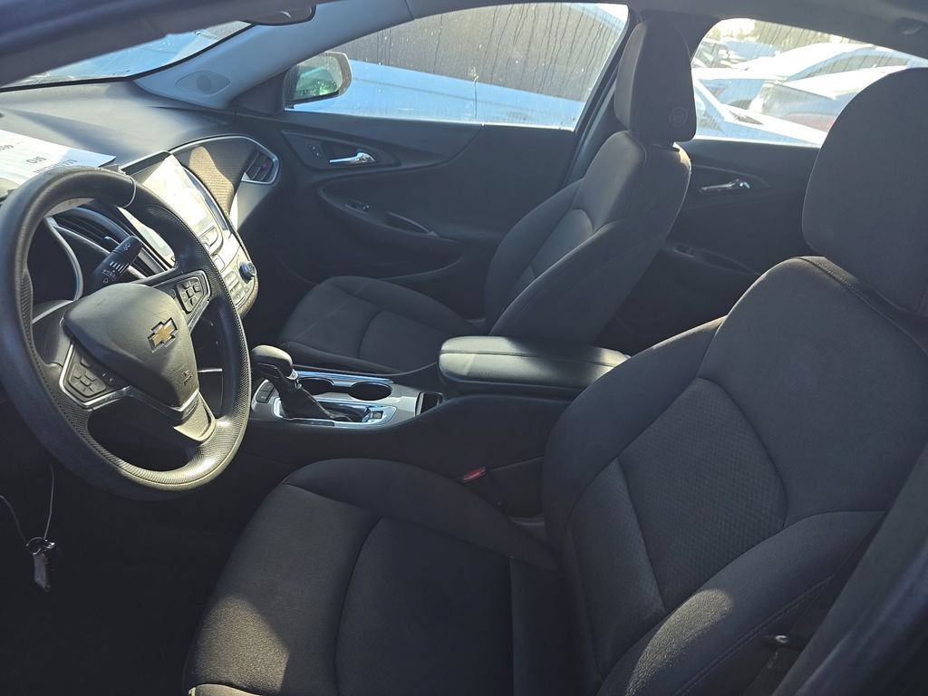 Used 2023 Chevrolet Malibu LT w/ Driver Confidence Package FWD image 9