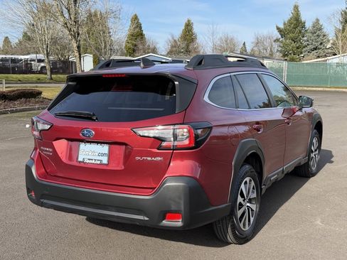 Used 2025 Subaru Outback Premium image 8