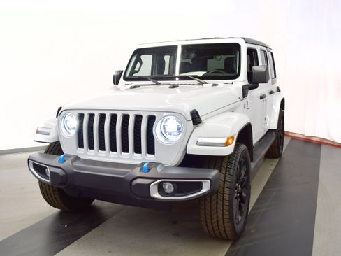 Used 2022 Jeep Wrangler Unlimited Sahara w/ Cold Weather Group image 4