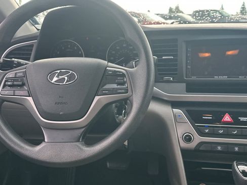 Used 2017 Hyundai Elantra SE image 14